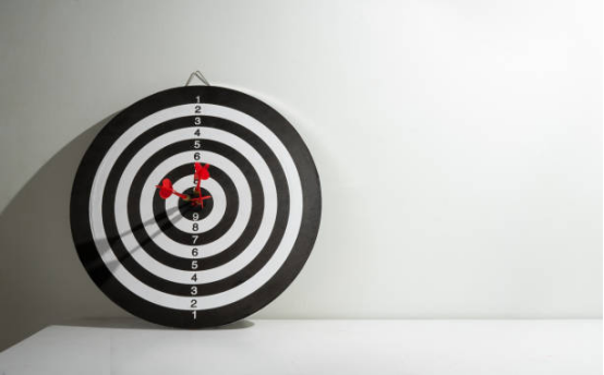 Dart Board throwing psychology makes consistent performance a habit