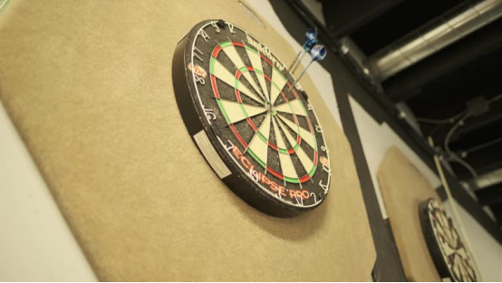 The relationship between dart board support and throwing stability